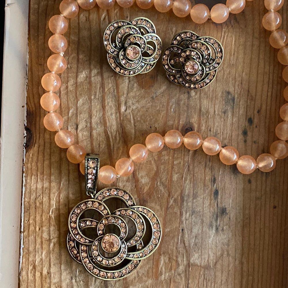 💛 RARE Heidi Daus “Floral Romance” Peach Bead & Crystal Necklace & Earring Set